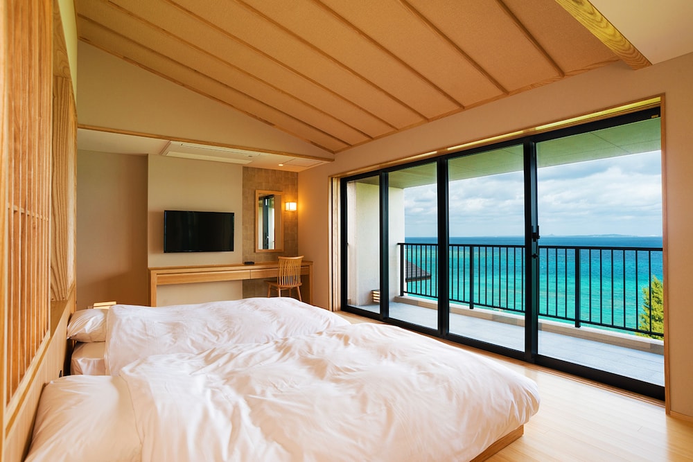 プレミアム スイート 部屋からの景観0 | 海の旅亭おきなわ名嘉真荘