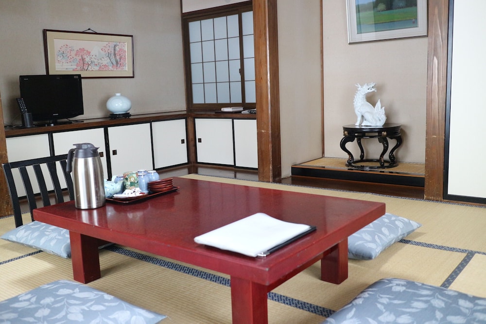 和室 8畳 バストイレ付 客室1 | 地蔵館 松屋旅館