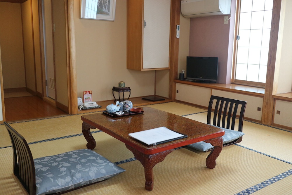 和室 8畳 バストイレ付 客室3 | 地蔵館 松屋旅館