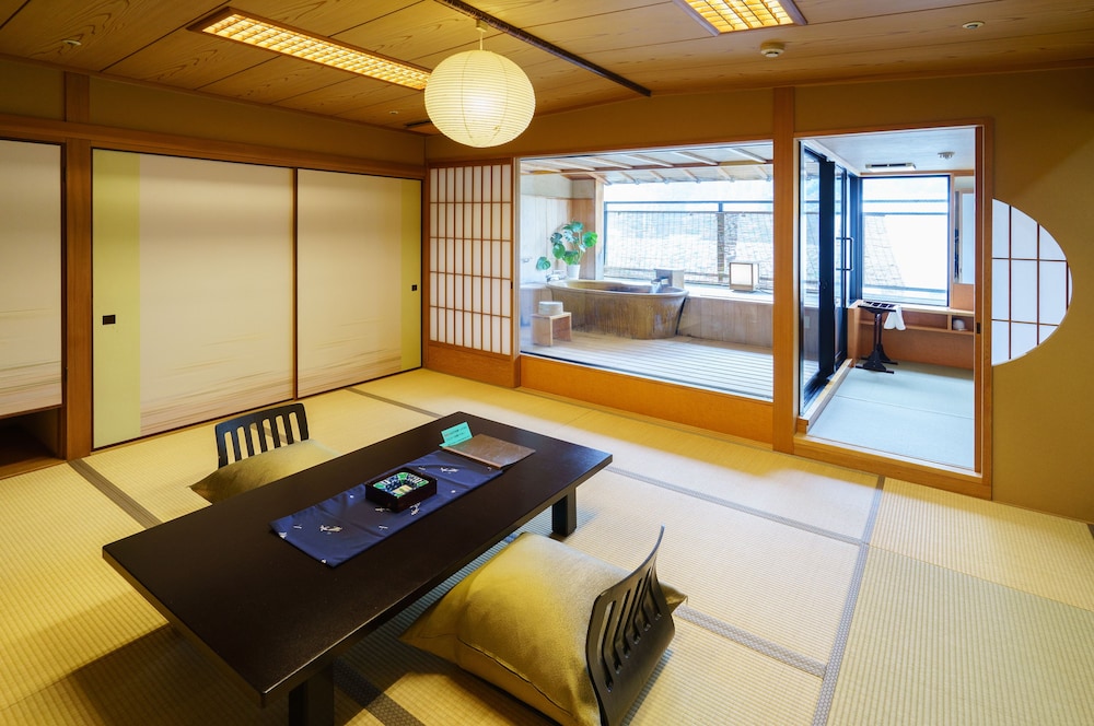 讃水 和室 露天風呂付き 客室1 | ことひら温泉琴参閣