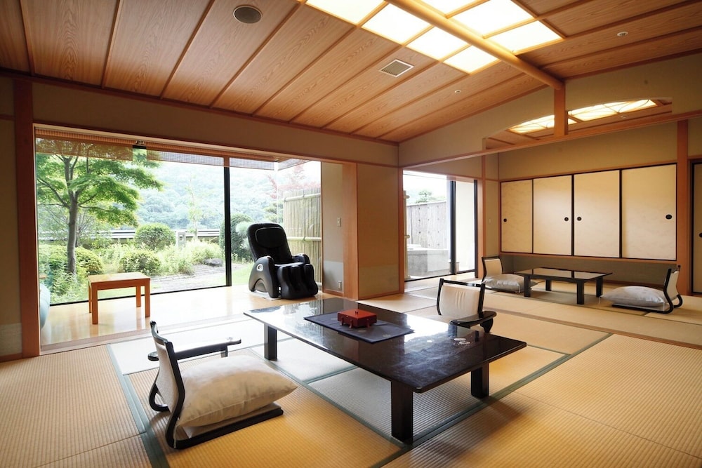 飛天館 露天風呂付和室 禁煙 | ことひら温泉琴参閣