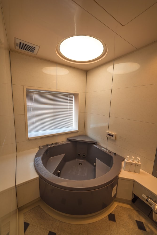 デラックス和室二間　ジェットバス・キッチン付き バスルーム0 | トラベラーズホステル ケイズハウス金沢