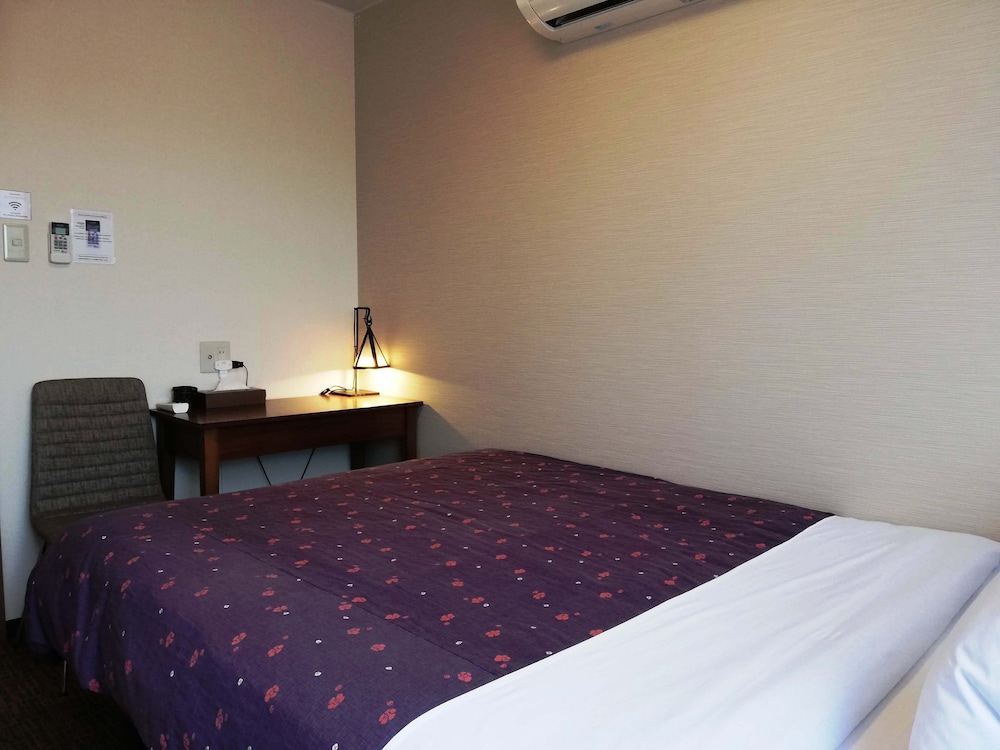 ダブルルーム　共用バスルーム 客室1 | トラベラーズホステル ケイズハウス金沢