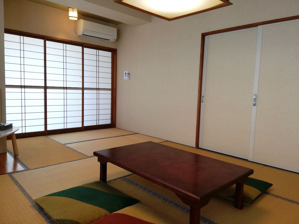 デラックス和室二間　ジェットバス・キッチン付き 客室1 | トラベラーズホステル ケイズハウス金沢