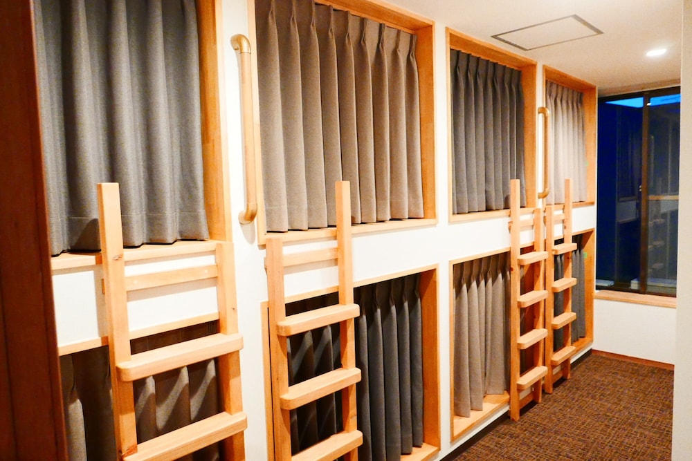 シングルキャビンベッドドミトリー貸切　共用バスルーム 客室1 | トラベラーズホステル ケイズハウス金沢