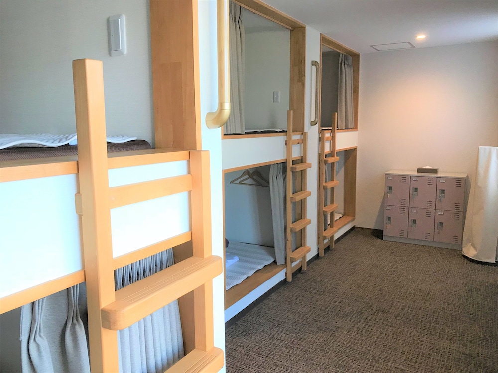 ダブルキャビンベッドドミトリー　共用バスルーム 客室2 | トラベラーズホステル ケイズハウス金沢