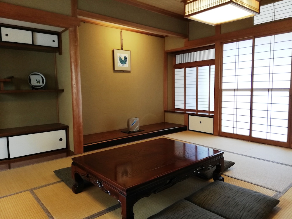 デラックス和室二間　ジェットバス・キッチン付き 客室2 | トラベラーズホステル ケイズハウス金沢