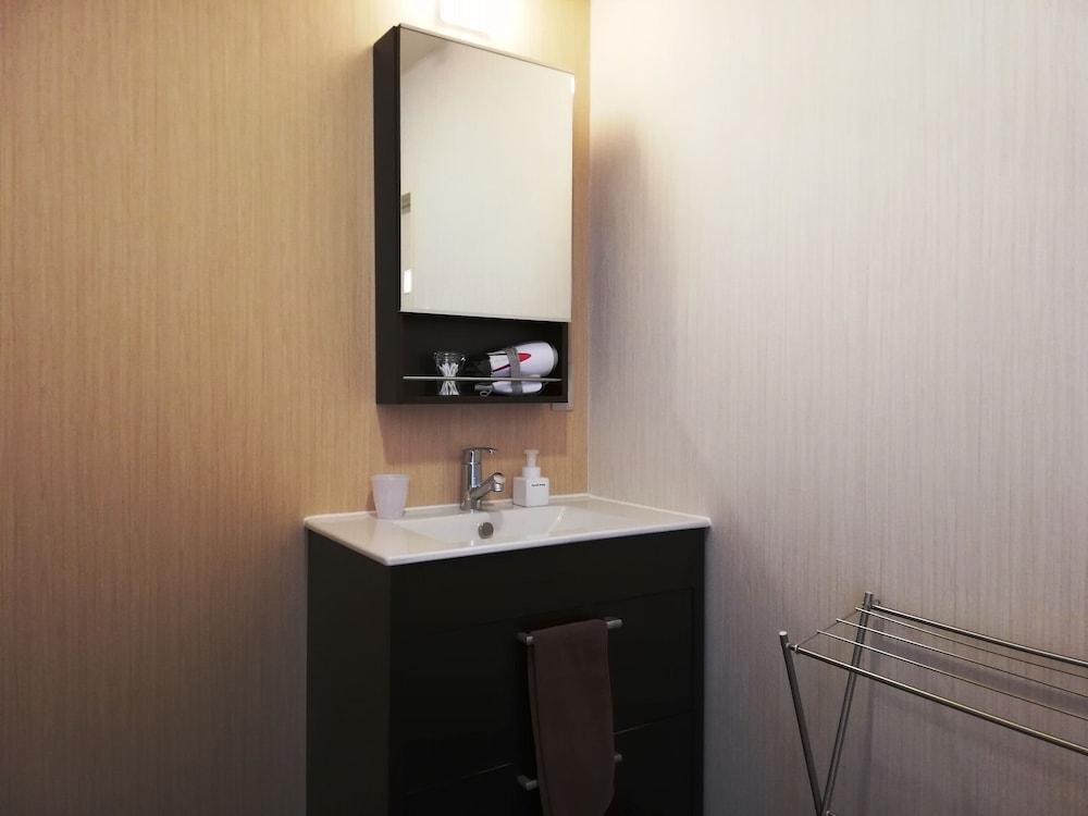 デラックス和室二間　ジェットバス・キッチン付き バスルームのシンク0 | トラベラーズホステル ケイズハウス金沢