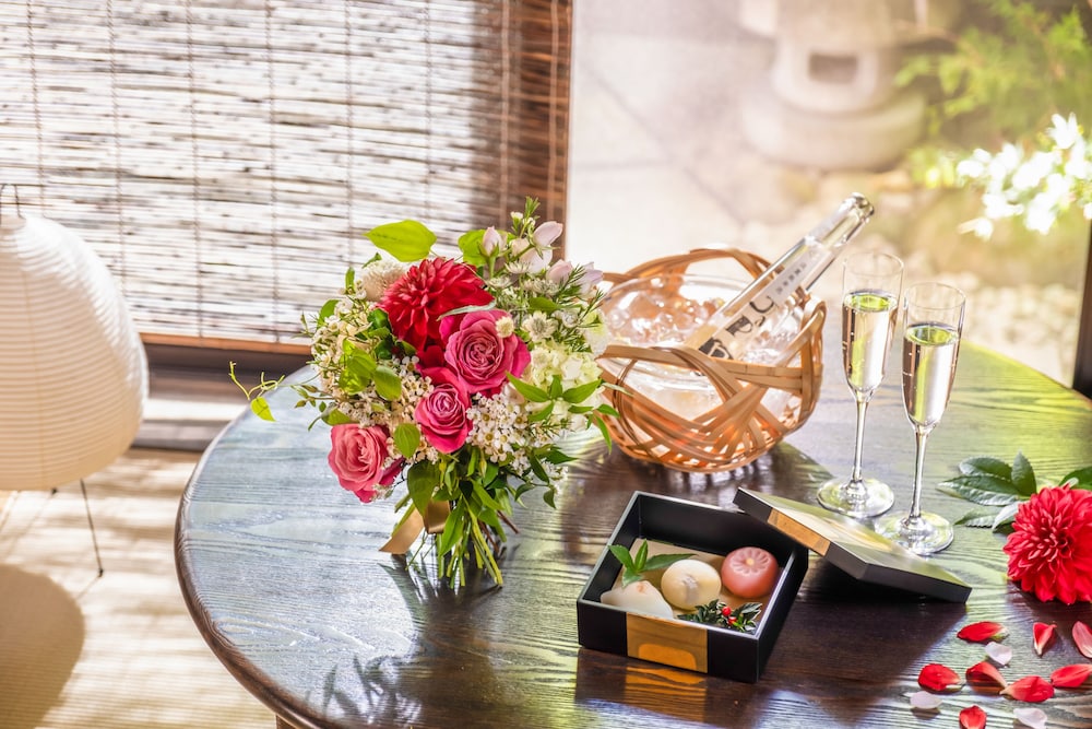 デラックス ツインルーム 1 ベッドルーム 浴槽 客室5 | THE JUNEI HOTEL 京都 御所西