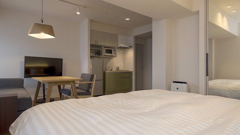 Deluxe King B (Shower Booth, Bed Size 200cm, Sofa Bed, Non-smoking, Maximum occupancy: 3 people) 客室1 | ホテルグローバルビュー函館