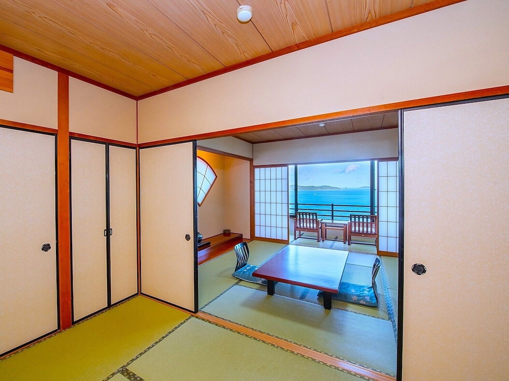 オーシャンビュー和室スーペリア [14帖] 禁煙 客室4 | 新八屋