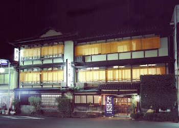 茶六本館