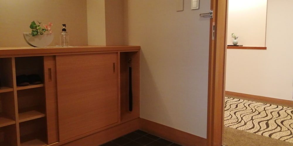 [禁煙] 別館 飛鳥スーペリア 和洋室 街側 (15畳+ベッド2台) 客室2 | 黒部・宇奈月温泉 やまのは