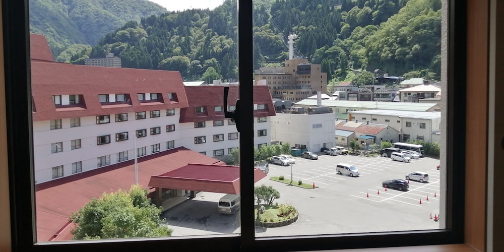 [禁煙] 別館 飛鳥 スタンダード和室 街側 (12.5畳+広縁) バルコニーからの眺望0 | 黒部・宇奈月温泉 やまのは