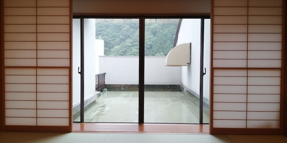 [禁煙] 別館 飛鳥 大部屋 (バス無し) 15-20畳 バルコニーからの眺望0 | 黒部・宇奈月温泉 やまのは