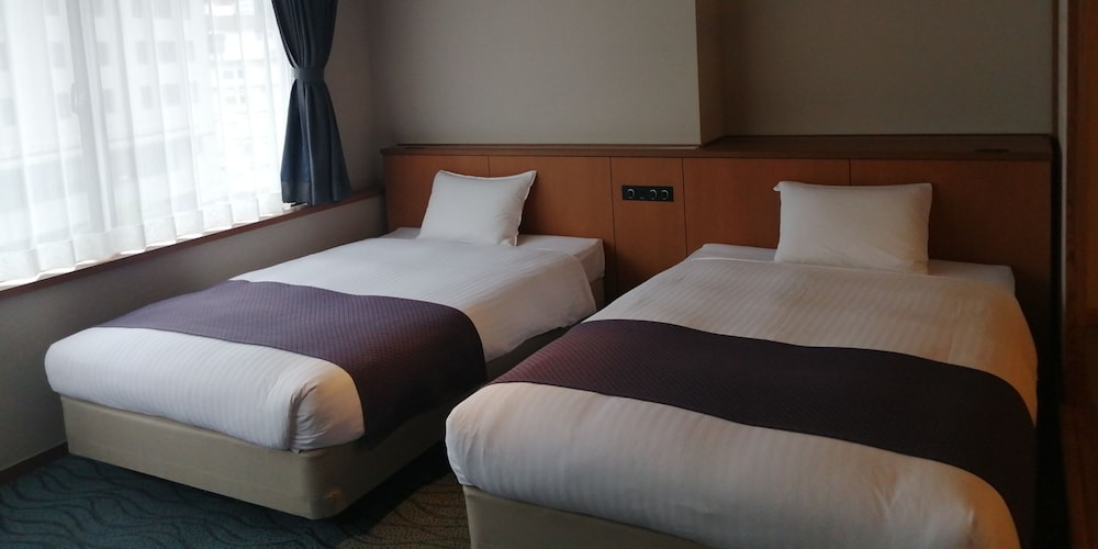 [禁煙] 別館 飛鳥スーペリア 和洋室 街側 (15畳+ベッド2台) 客室1 | 黒部・宇奈月温泉 やまのは