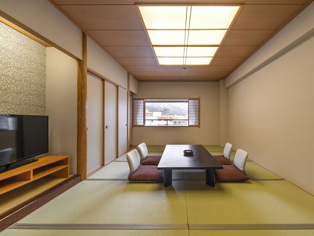 [禁煙] 本館スーペリア 和室二間 街側 (10+7.5畳) | 黒部・宇奈月温泉 やまのは (オリックスホテルズ＆リゾーツ)