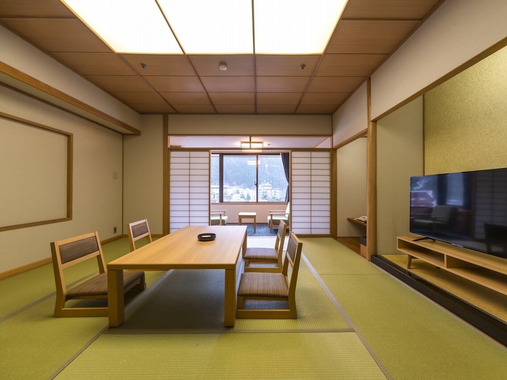 [禁煙] 別館 飛鳥 スタンダード和室 街側 (12.5畳+広縁) | 黒部・宇奈月温泉 やまのは