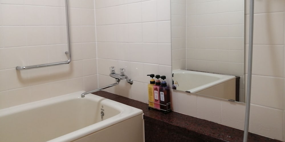 [禁煙] 別館 飛鳥 スタンダード和室 街側 (12.5畳+広縁) バスルーム0 | 黒部・宇奈月温泉 やまのは