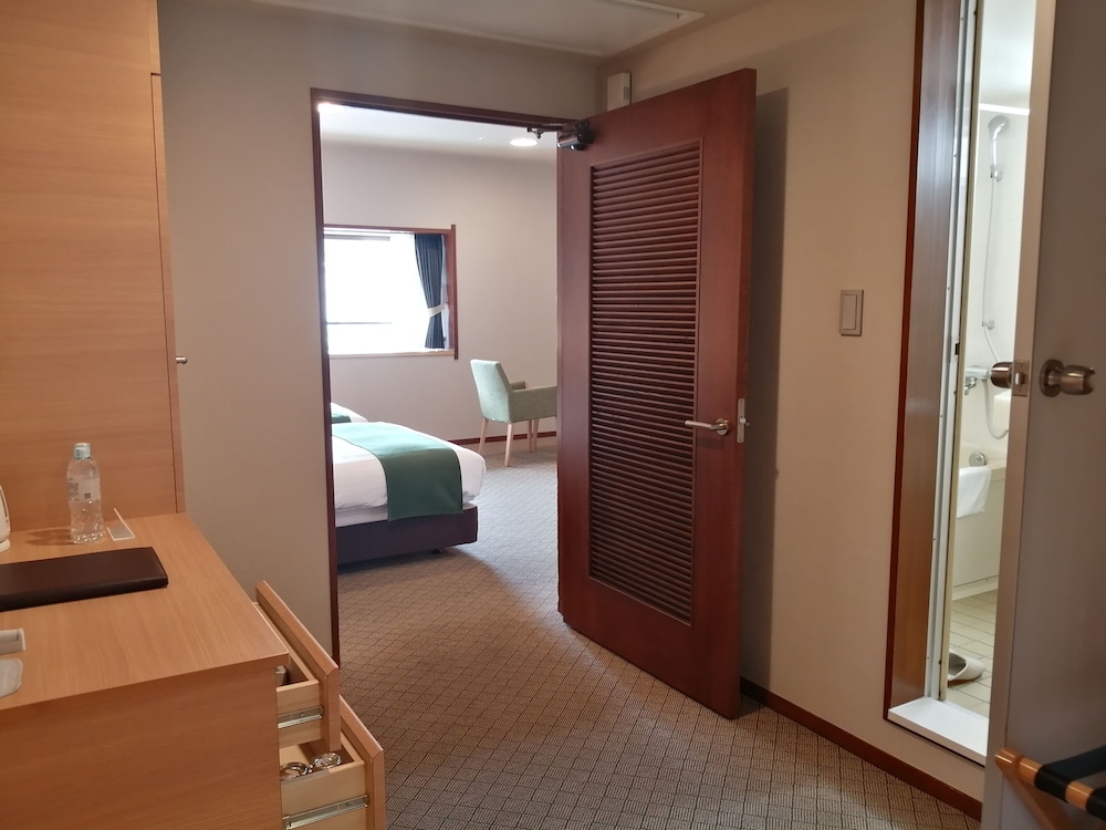[禁煙] 本館スタンダードツイン 川側 客室2 | 黒部・宇奈月温泉 やまのは (オリックスホテルズ＆リゾーツ)
