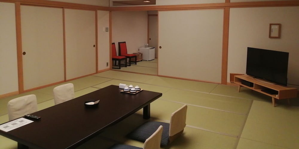 [禁煙] 別館 飛鳥 大部屋 (バス無し) 15-20畳 客室1 | 黒部・宇奈月温泉 やまのは