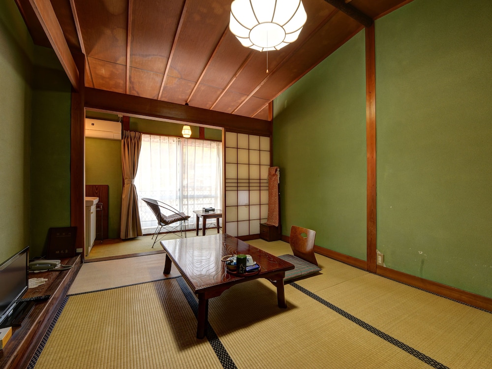 1～3名様用客室（6畳） 客室4 | 旅館 坂元家