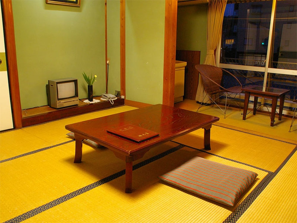1～3名様用客室（6畳） 客室2 | 旅館 坂元家