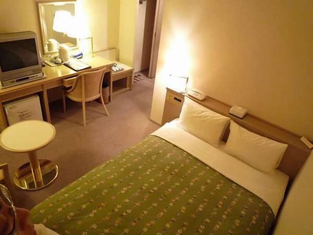 ベーシック ダブルルーム ダブルベッド 1 台 禁煙 | 横手セントラルホテル