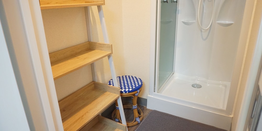 最上階 和モダンスカイルーム 禁煙 バスルームのシャワー0 | ホテル オロックス