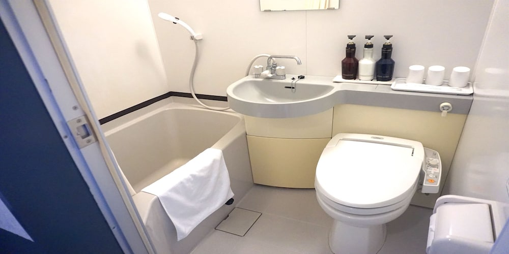 トリプルルーム 禁煙 バスルーム0 | ホテル オロックス