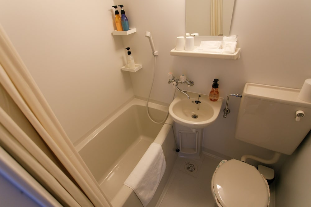 [高層6・7階/洞爺湖側眺望] くつろぎの和室8畳～10畳/最大4名様迄 [禁煙](3名以上利用時のみ布団を用意) バスルーム0 | 洞爺温泉ホテル華美