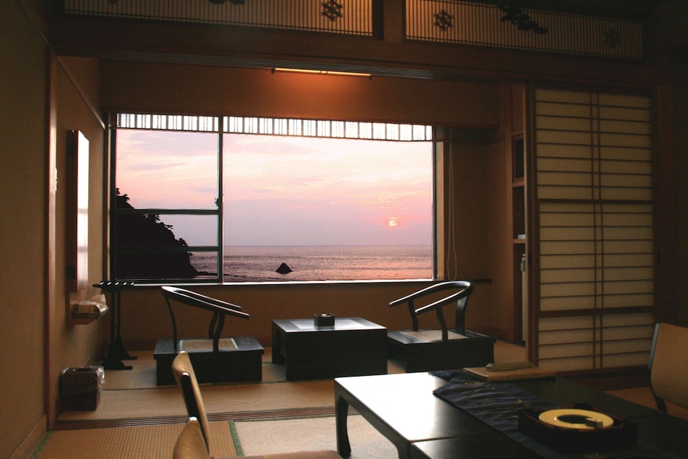 標準和室 ビーチ / オーシャン ビュー0 | 海辺のかくれ湯 清流