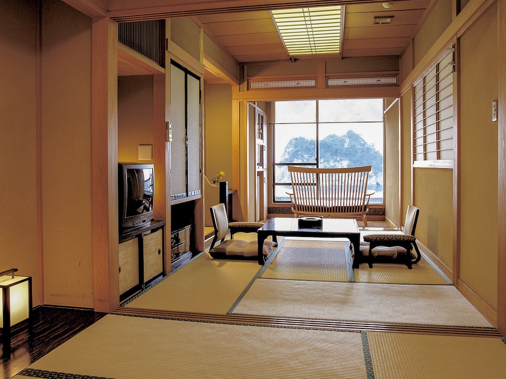 エコノミー客室 リビングルーム0 | 海辺のかくれ湯 清流