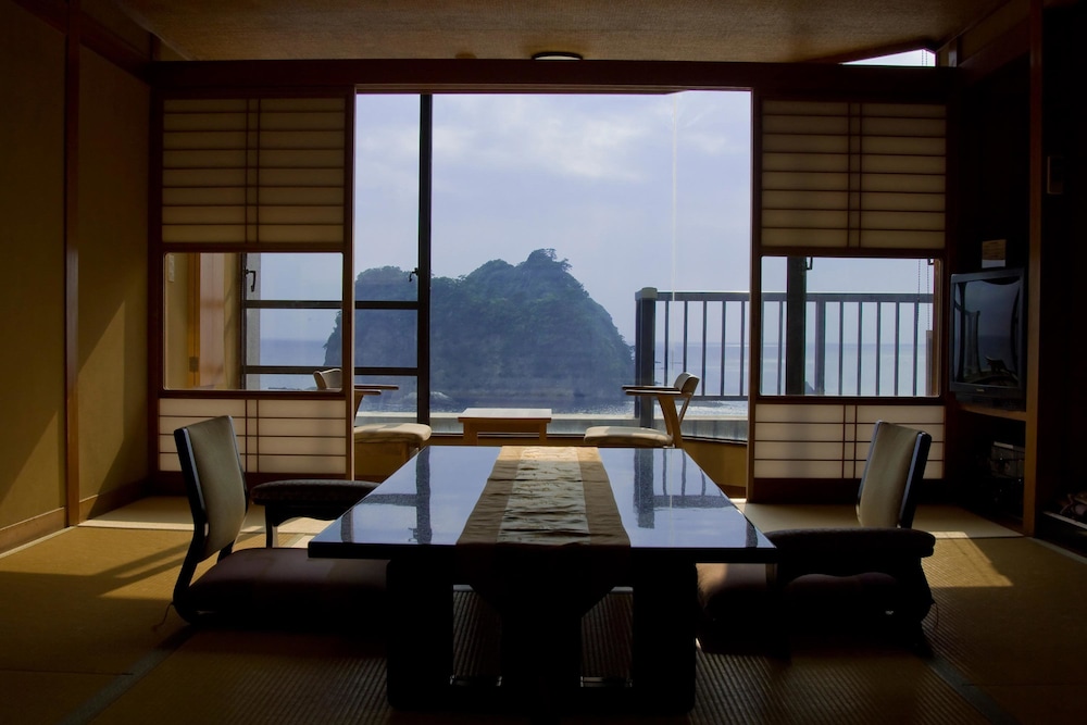 デラックス　和室 ビーチ / オーシャン ビュー0 | 海辺のかくれ湯 清流