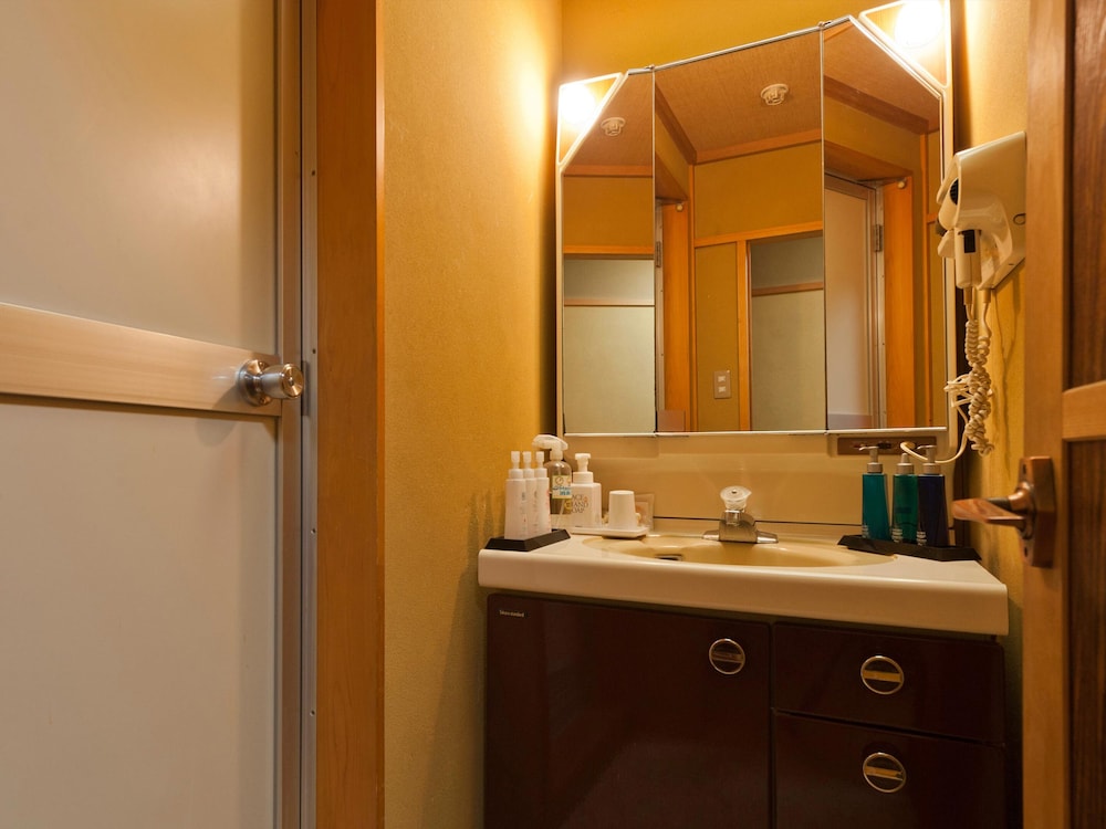 エコノミー客室 バスルームの設備0 | 海辺のかくれ湯 清流