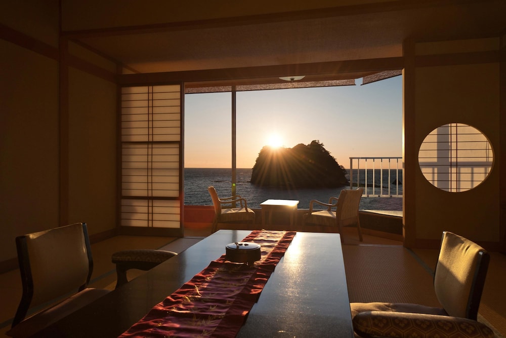 ジュニアスイート 和室 客室0 | 海辺のかくれ湯 清流