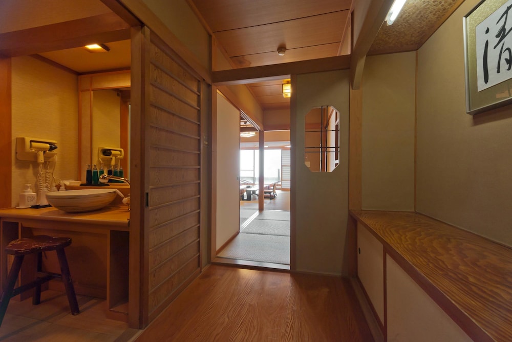 デラックス　和室 客室1 | 海辺のかくれ湯 清流