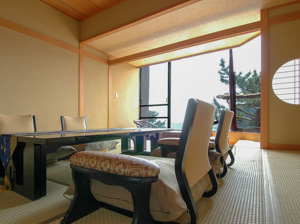 ジュニアスイート 和室 客室1 | 海辺のかくれ湯 清流