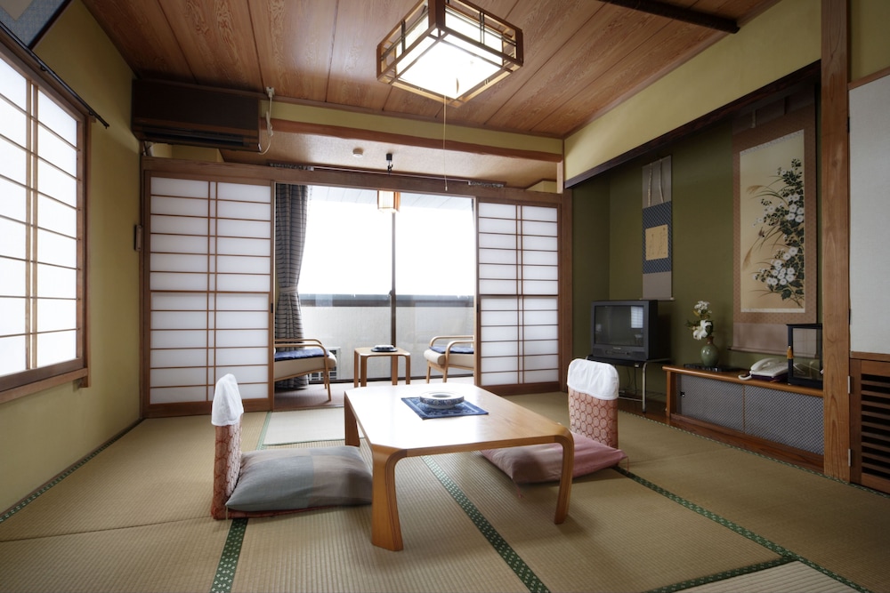 お部屋お任せ和室6-12畳 禁煙 (バストイレ付・Wi-Fi無料) 客室1 | 香風館
