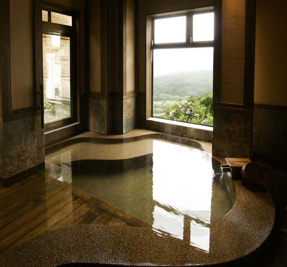 昔ながらの和室6-10畳 (バストイレなし･Wi-Fi無料) 共用バスルーム0 | 香風館