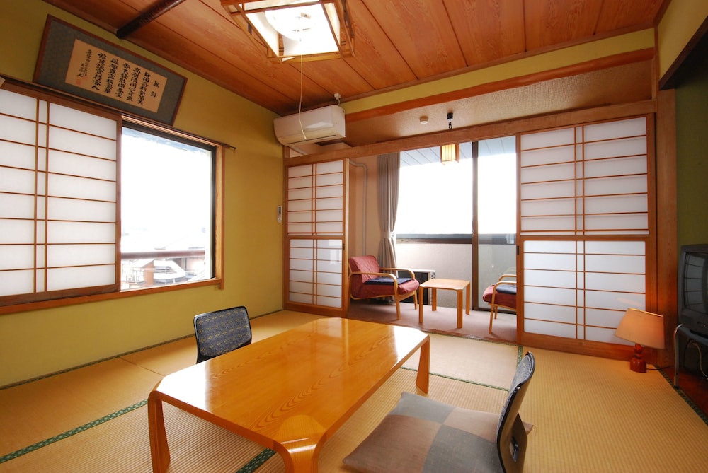 お部屋お任せ和室6-12畳 禁煙 (バストイレ付・Wi-Fi無料) | 香風館