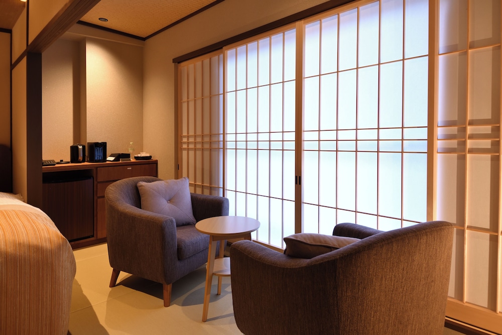 セミスイート ツインベッドルーム 禁煙 客室5 | 湯郷温泉「ホテル湯の杜 美春閣」