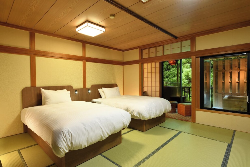 露天風呂付客室 [宙のおと] ツインベッドルーム　禁煙 客室1 | 湯郷温泉「ホテル湯の杜 美春閣」