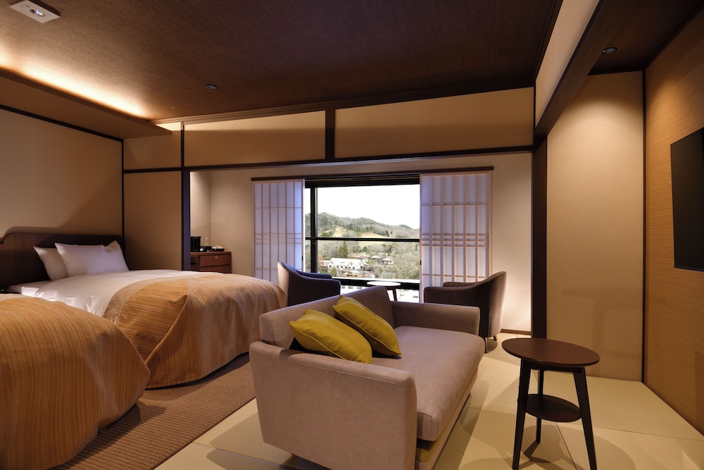 セミスイート ツインベッドルーム 禁煙 | 湯郷温泉「ホテル湯の杜 美春閣」