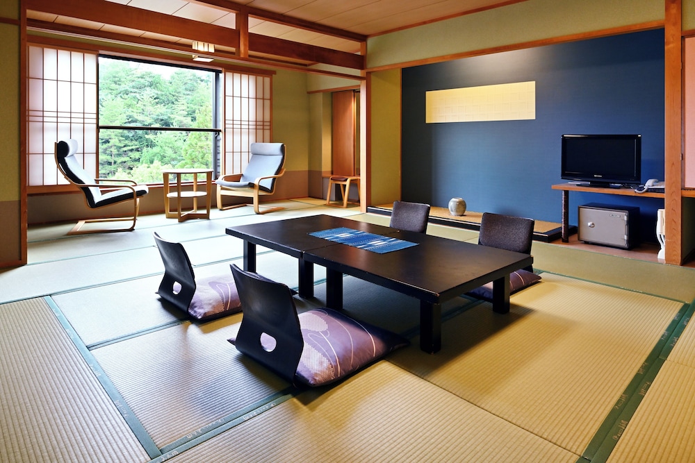 くつろぎ和室 禁煙 12.5畳(内風呂なし) 客室1 | 湯郷温泉「ホテル湯の杜 美春閣」