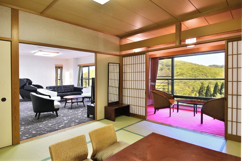 最上階客室「浪漫亭」(特別室‐茜の間) 禁煙 | 湯郷温泉「ホテル湯の杜 美春閣」
