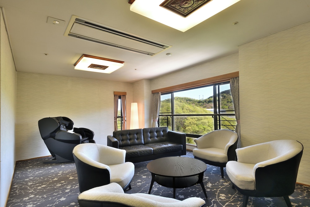 最上階客室「浪漫亭」(特別室‐茜の間) 禁煙 部屋からの景観0 | 湯郷温泉「ホテル湯の杜 美春閣」