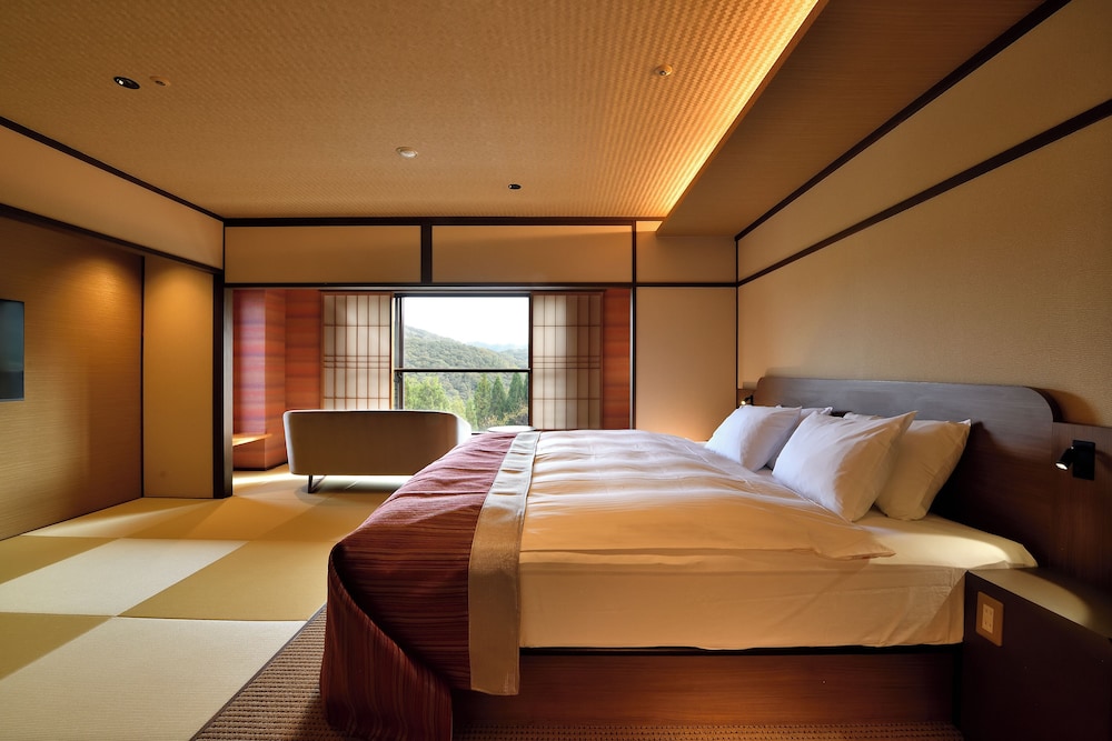 セミスイート　ダブルベッドルーム　禁煙 | 湯郷温泉「ホテル湯の杜 美春閣」
