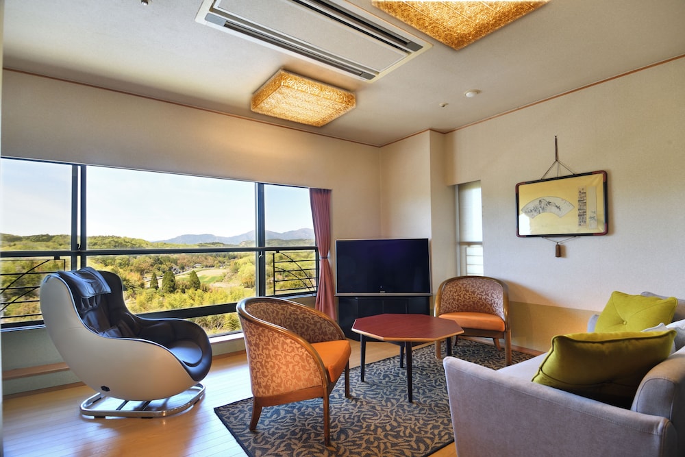 最上階客室「浪漫亭」(特別室‐那岐の間) 禁煙 部屋からの景観0 | 湯郷温泉「ホテル湯の杜 美春閣」