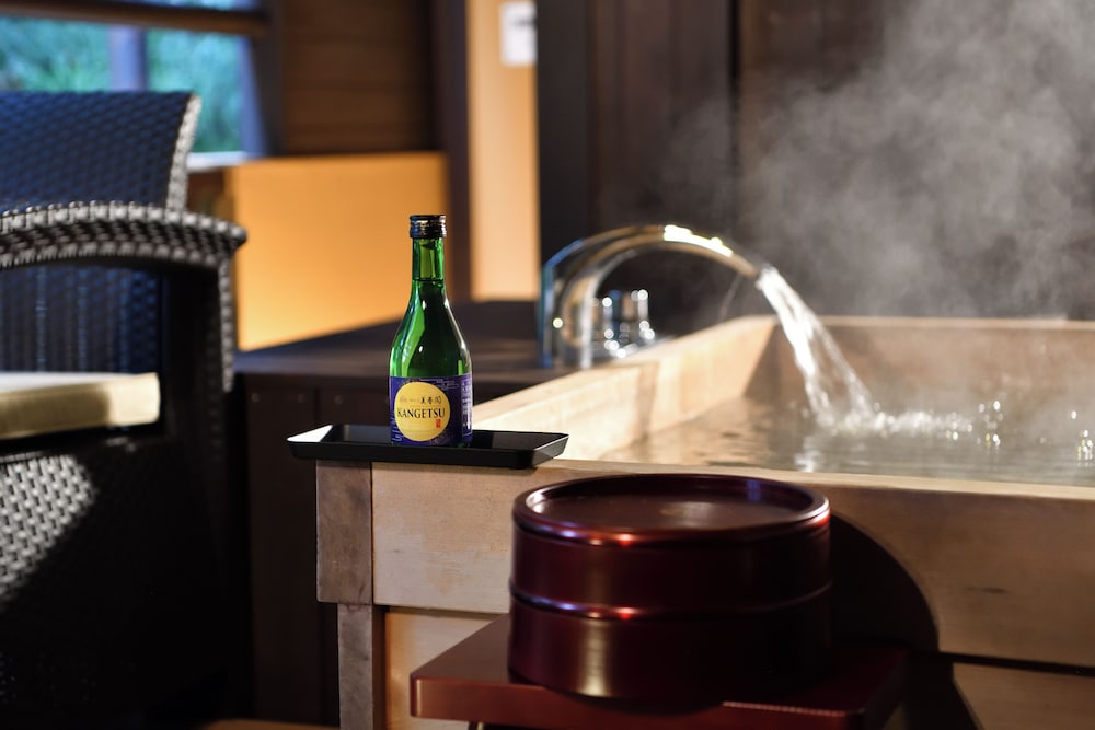 露天風呂付客室 [華のさと] ツインベッドルーム　禁煙 バスルーム0 | 湯郷温泉「ホテル湯の杜 美春閣」